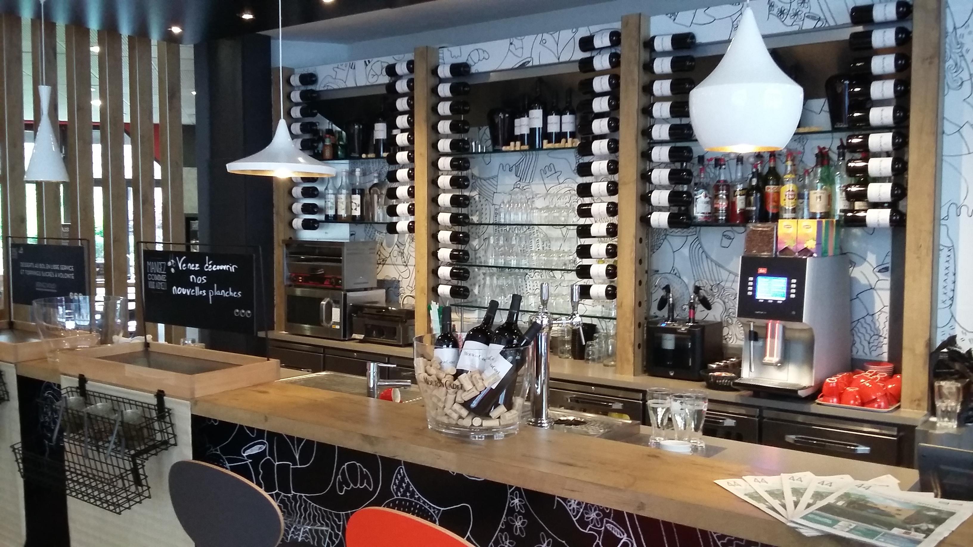 Ibis Nantes Centre Tour Bretagne Hotel Екстериор снимка