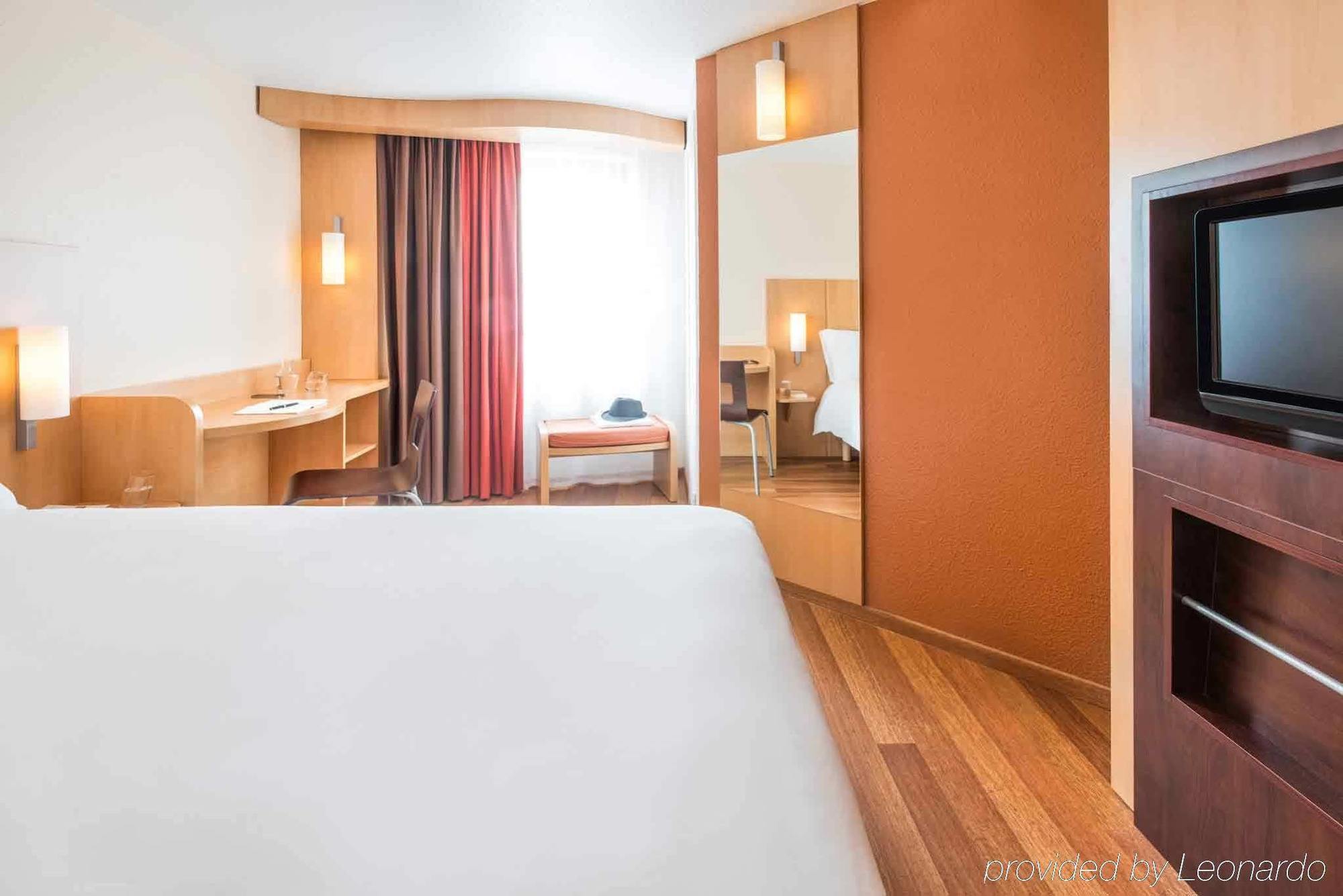 Ibis Nantes Centre Tour Bretagne Hotel Екстериор снимка