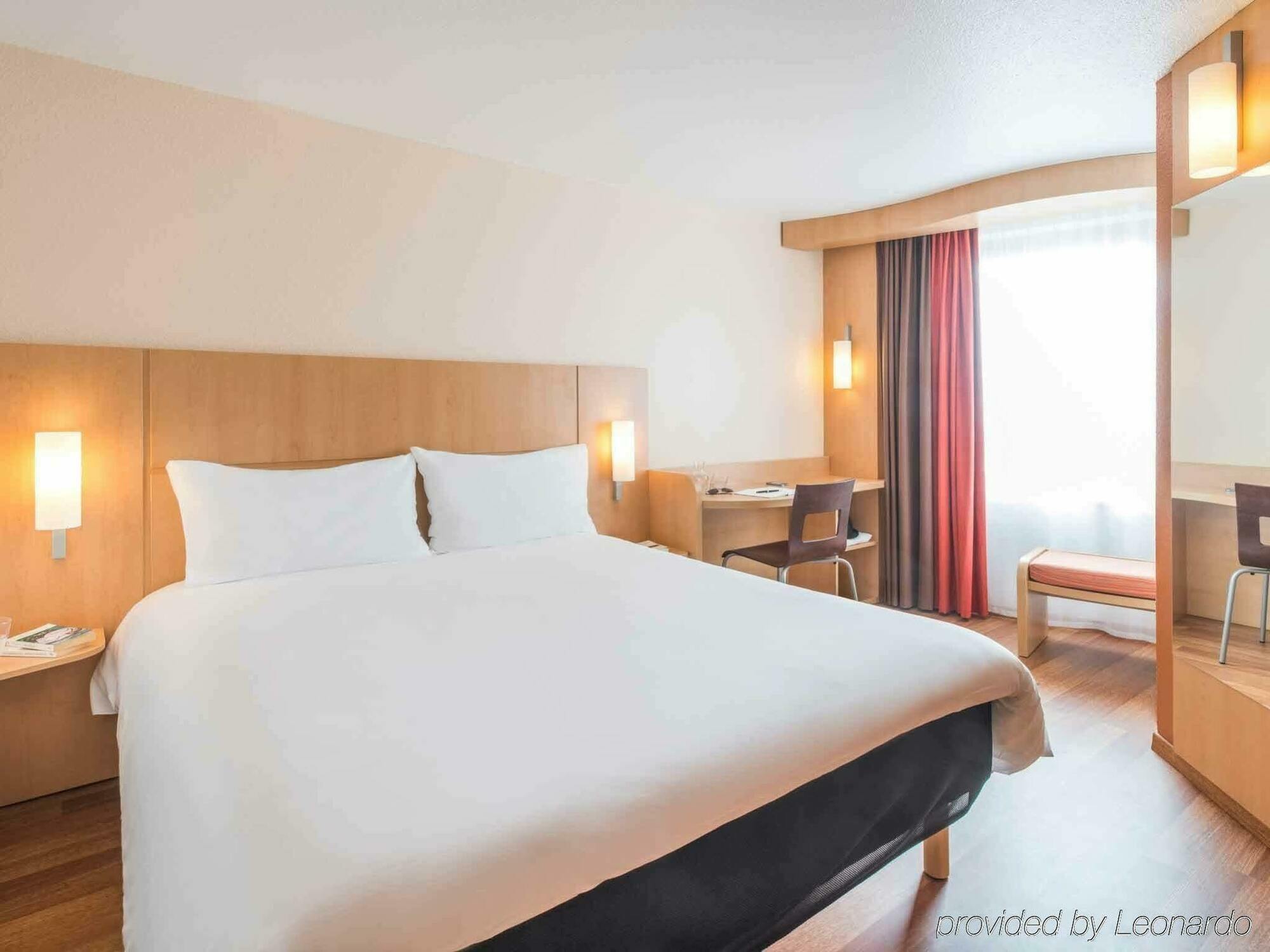 Ibis Nantes Centre Tour Bretagne Hotel Екстериор снимка